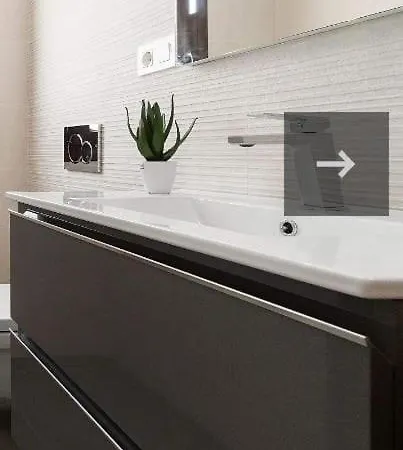 Queen Bungalow ***** Apartment *
