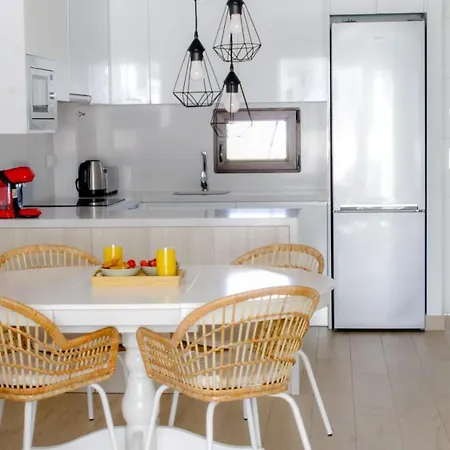 Queen Bungalow *****